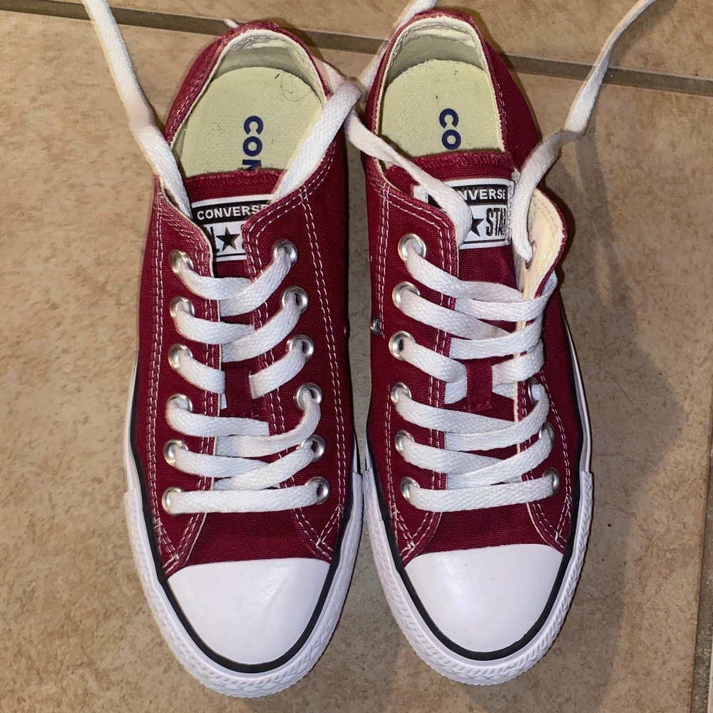 Burgundy Converse Low M4.5/W6.5